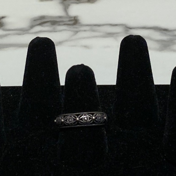 Sterling silver ring size 8 - Picture 3 of 4